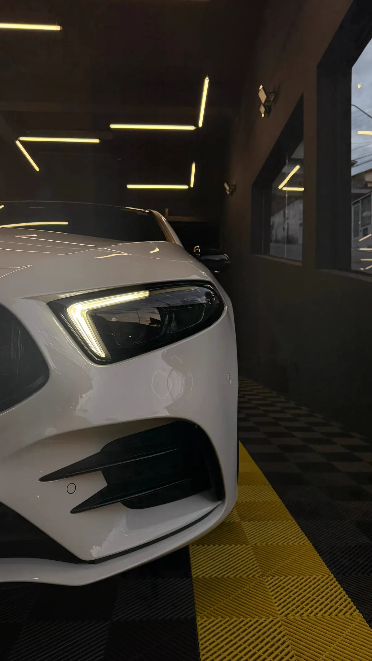 Detalhe do acabamento protegido de um automóvel na Lunarfilm